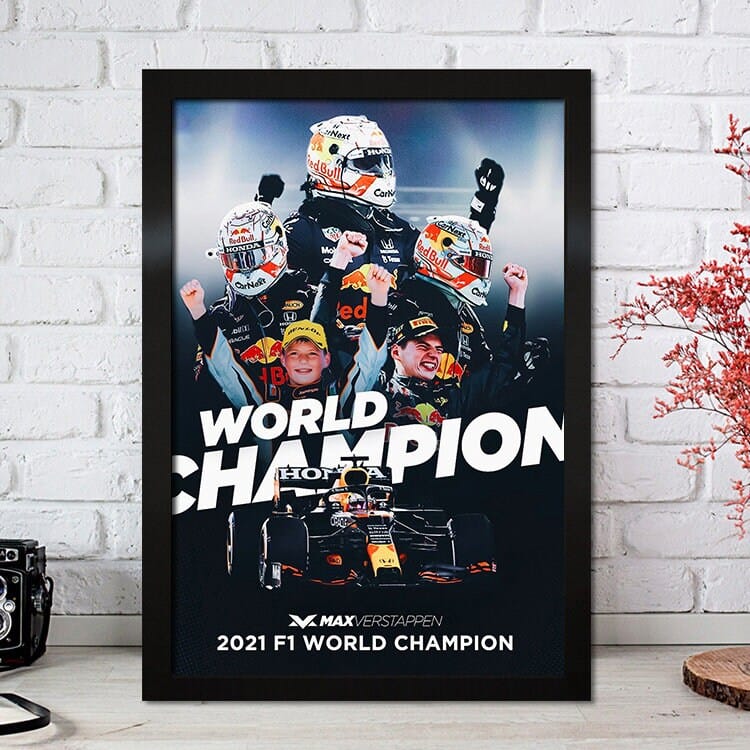 Poster Formel 1 Max Verstappen Rennfahrer Helm Rennwagen Red Bull · Deko Print ohne Rahmen